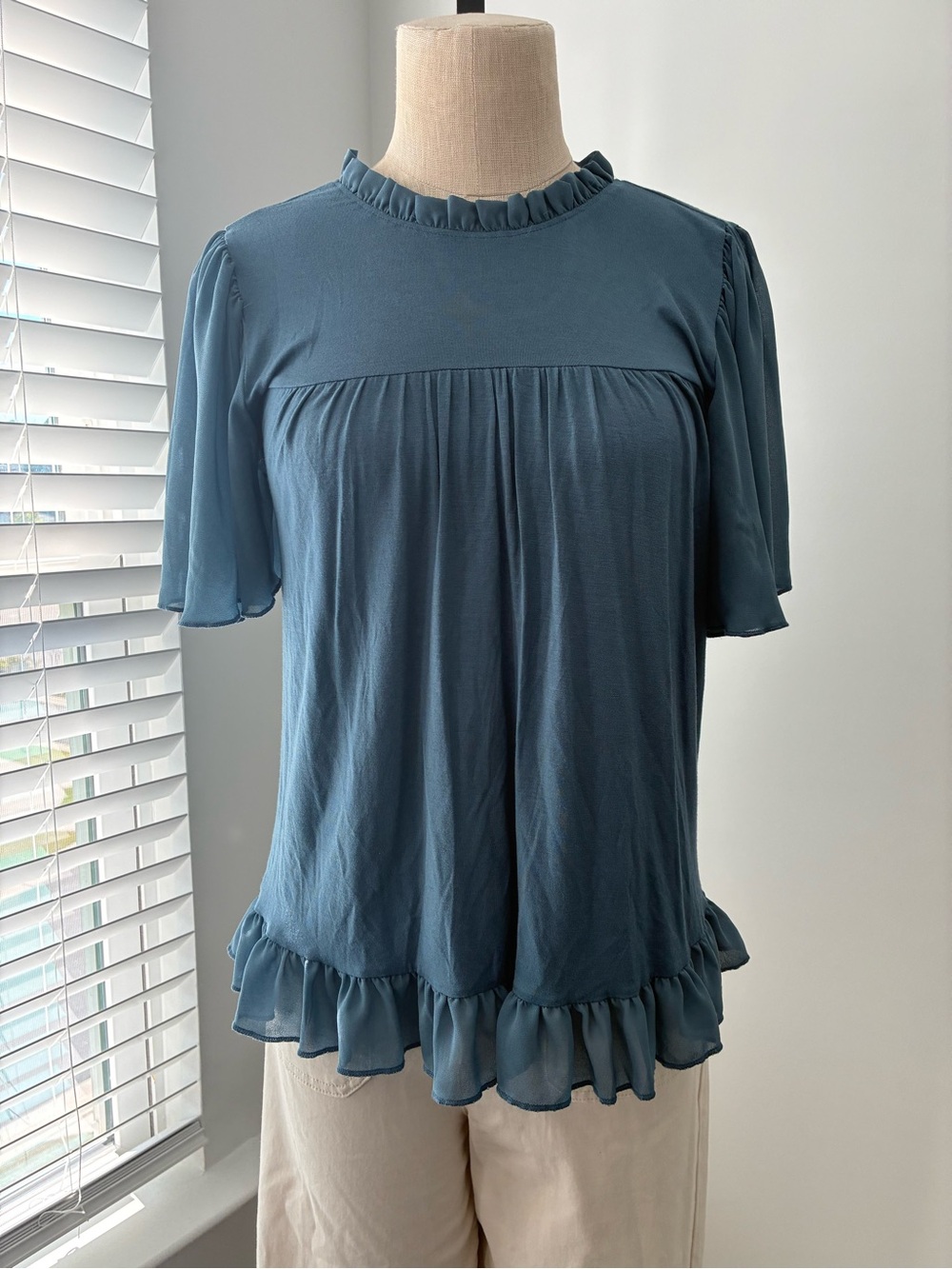 NWT Kim & Cami Blue Ruffle Flowy Short Sleeve Blouse